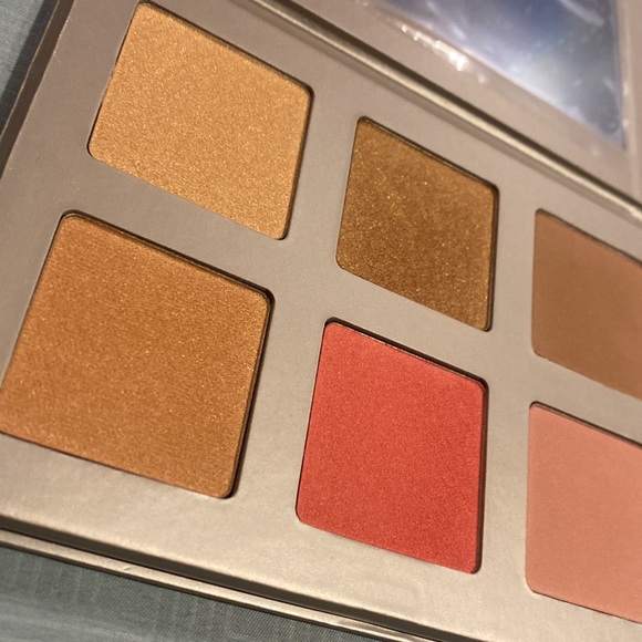 💋NEW💋 Iconic London Blaze Chaser Face Palette - Picture 2 of 5